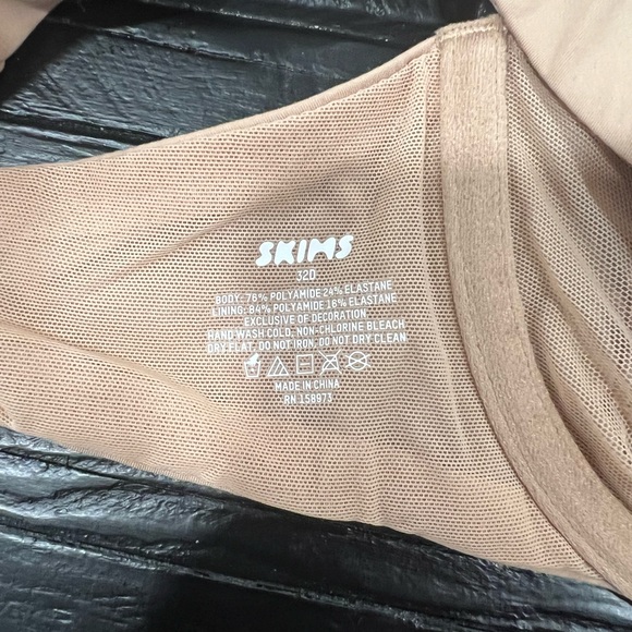 SKIMS Ultrafine Mesh Underwire Bra - Picture 3 of 3